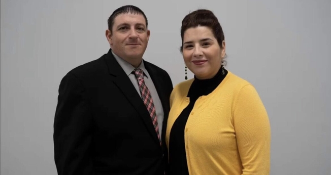 O pastor Albert Berkley e sua esposa. (Foto: Reprodução/God Reports) 