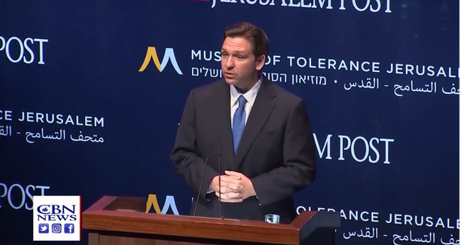 Ron DeSantis em discurso no "Celebre as Faces de Israel", em Jerusalém. (Captura de tela/CBN News)