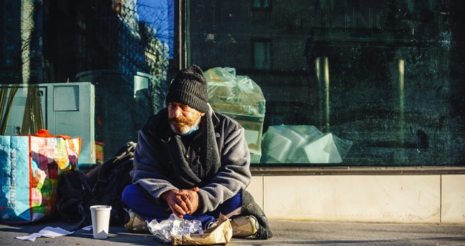 Morador de rua desistiu do suicídio e aceitou a Jesus. (Foto: Imagem ilustrativa/Unsplash/Clay LeConey).