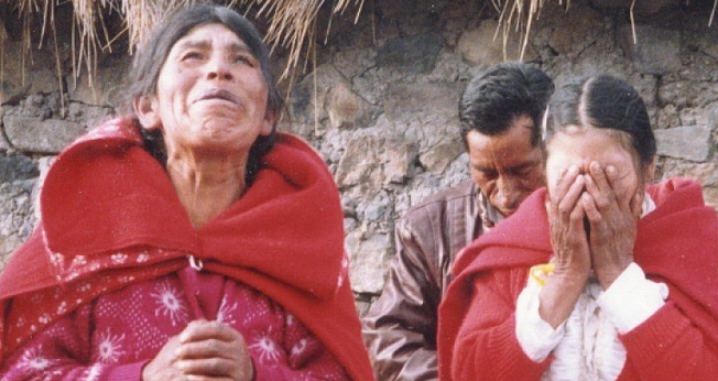 Mulher que foi liberta das trevas no Peru. (Foto: Reprodução/Christian Aid)