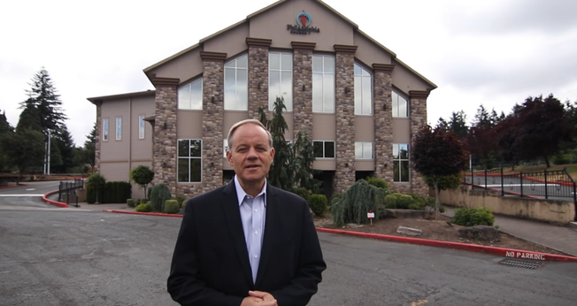 Pastor Vasile Cimpean, líder da Igreja Pentecostal Romena da Filadélfia em Portland. (Captura de tela/YouTube/ Emanuel Church Anaheim)