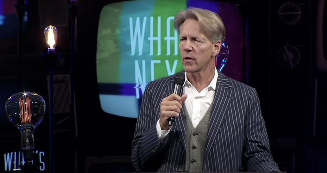 Pastor Skip Heitzig pregando na Calvary Church. (Captura de tela/YouTube/Connect with Skip Heitzig)