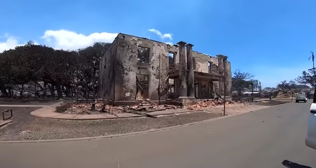 Muitas igrejas também sofreram perdas significativas na tragédia. (Captura de tela/YouTube/ WFAA)