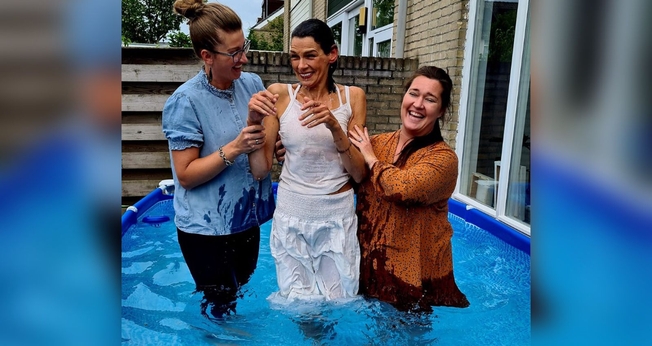 Batismo de Rosita. (Foto: Facebook/Meerwijck House of Hope)
