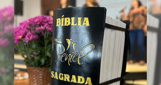 : Bíblia manuscrita pela Igreja Peniel, em Presidente Prudente (SP). (Foto: Facebook/Ivan Junio)