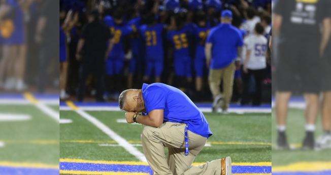Joe Kennedy ora após último jogo como treinador do Bremerton. (Captura de tela/USA Today)