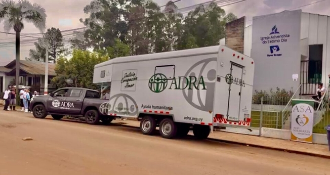 Unidade móvel da ADRA Uruguai com lavanderia (Foto: Reprodução).