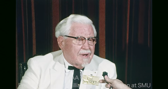 Colonel Sanders aceitou Jesus aos 77 anos. (Foto: Reprodução/YouTube/SMU Jones Film/WFAA).