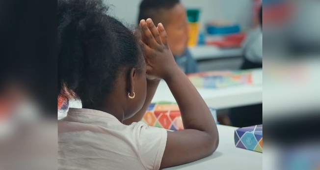 As crianças aprendem a Bíblia através da organização de Joel. (Foto: Instagram/LifeWise Academy)