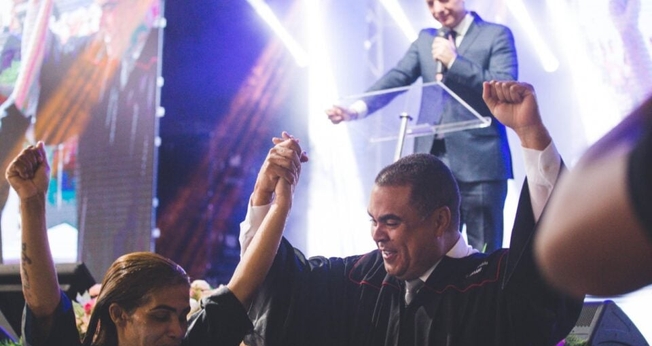 Nilda Pereira foi a milésima pessoa batizada. (Fotos: Lauany Panfilo e Vitória Mattos).