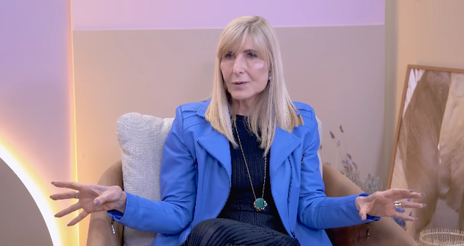 Nayara Pedrini foi curada de uma depressão profunda. (Foto: Reprodução/ YouTube/Karina Bacchi).