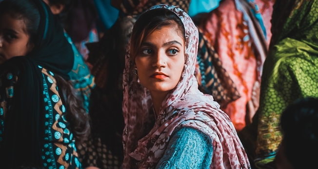 Mulher no Paquistão. (Foto: Imagem ilustrativa/Unsplash/R.D. Smith).