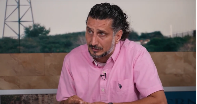 Afshin Javid durante entrevista para a CBN News. (Captura de tela/CBN News)