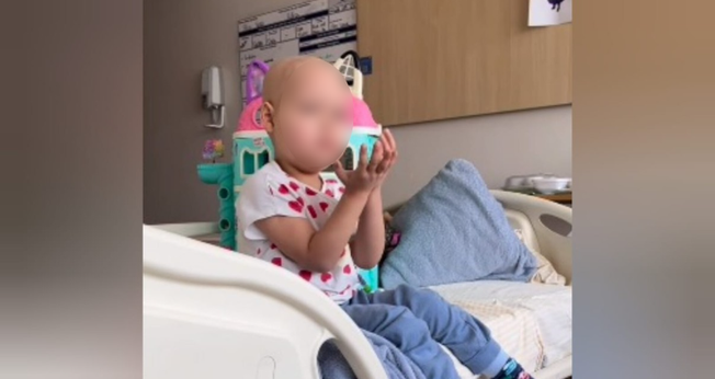 Alice luta contra a leucemia. (Foto: Instagram/Reprodução/Halynne Santos).