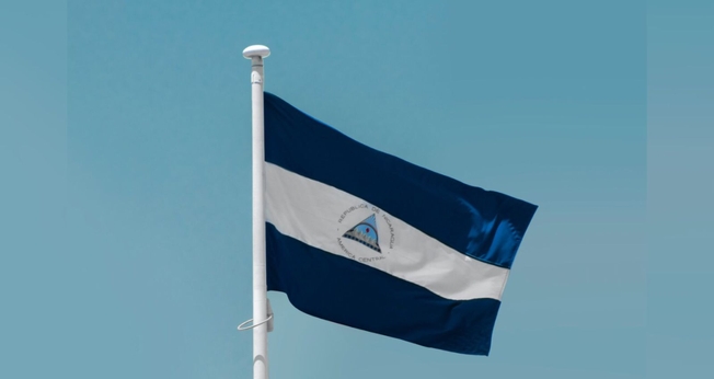 Bandeira da Nicarágua. (Foto: Reprodução/Unsplash/aboodi vesakaran)