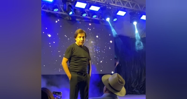 O humorista foi repreendido pelo empresário Assunção de Castro em show em Juazeiro. (Foto: Reprodução/Instagram/Janko Moura).