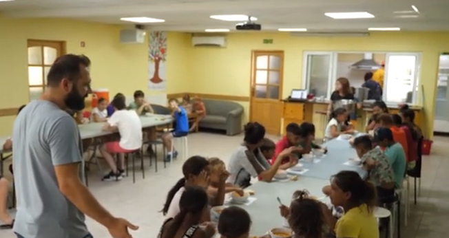 A missão “Open Arms Outreach Romênia”. (Foto: Reprodução/YouTube/Evangelical Focus)