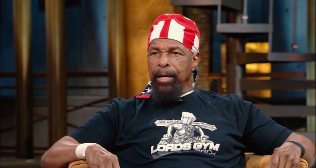 Mr. T lutador. (Captura de tela: YouTube Praise on TBN)