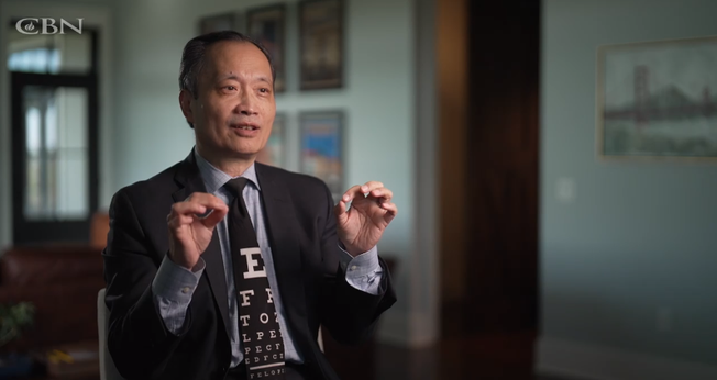 O Dr. Ming Wang se tornou cristão durante a universidade de medicina. (Foto: Reprodução/CBN News). 
