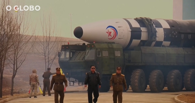 Lançamento de míssil na Coreia do Norte. (Captura de tela: Jornal O Globo)