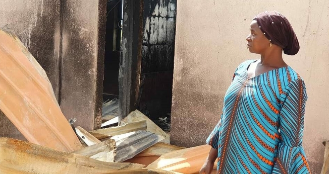 Cristã após ataque na Nigéria. (Foto: Imagem ilustrativa/Open Doors).