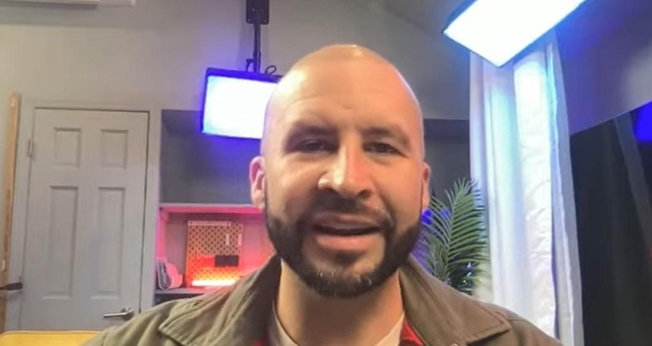 Pastor Mike Signorelli. (Captura de tela: YouTube Charisma News)