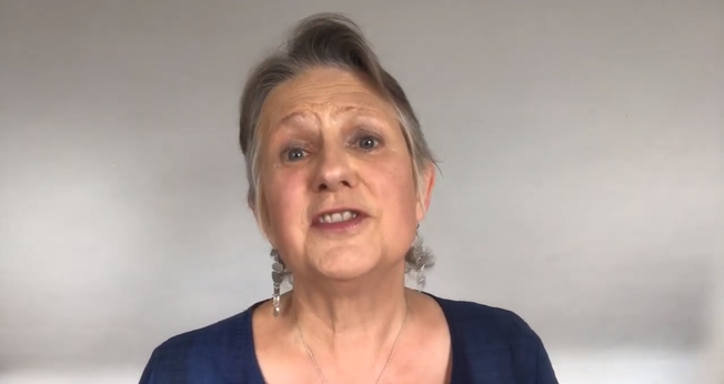 Kate Nicholas enfrentou o câncer de mama por duas vezes. (Foto: Reprodução/ YouTube/Kate Nicholas).