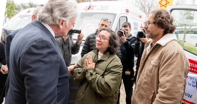 Franklin Graham esteve na cerimônia de entrega das ambulâncias, em Jerusalém. (Foto: Samaritan’s Purse).