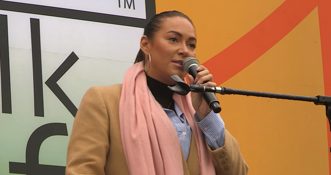 Kaya Jones. (Foto: Reprodução/YouTube/Walk for Life West Coast)