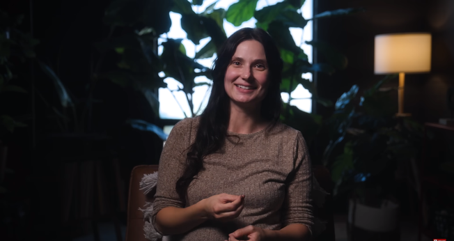 Alyssa Leonne buscou refúgio no ocultismo. (Foto: Reprodução/YouTube/Delafé Testimonies).