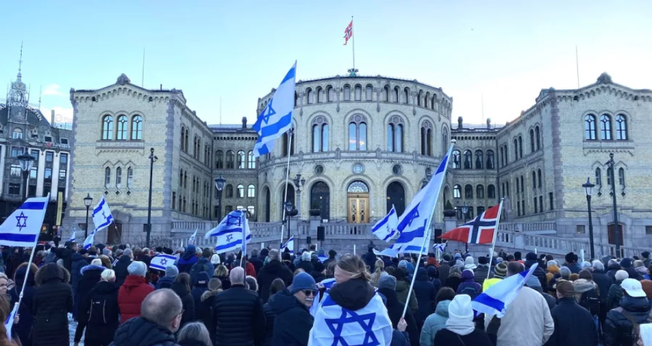Manifestação cristã pró-Israel em frente ao parlamento norueguês (Foto: International Christian Embassy Jerusalem - ICEJ)