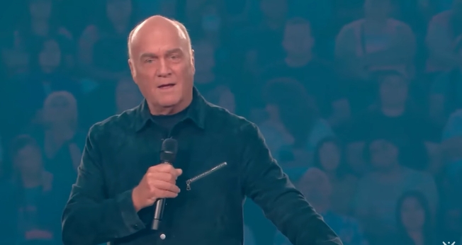 Pastor Greg Laurie. (Captura de tela: YouTube/Pastor Greg Laurie)