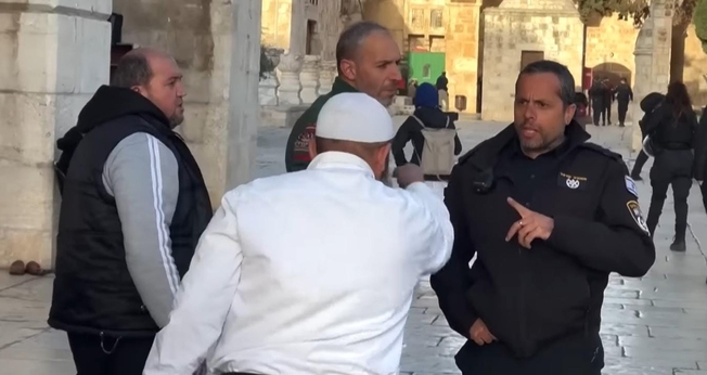 Judeus e muçulmanos disputam espaço no Monte do Templo. (Captura de tela: YouTube/India Today)