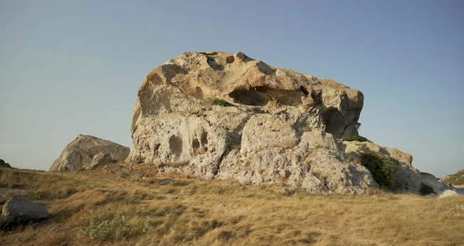 Ilha de Patmos. (Captura de tela/YouTube/Lineage Journey)