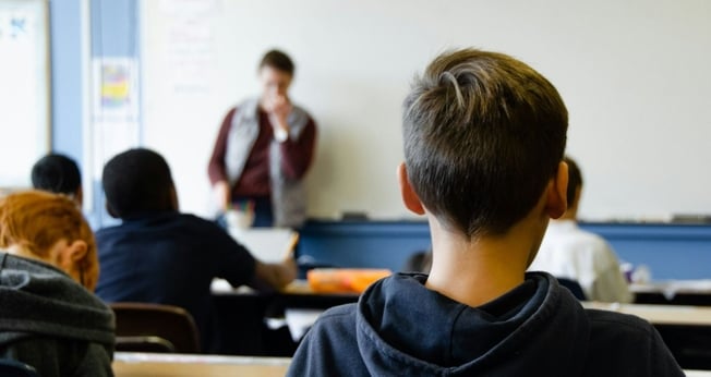 Crianças na escola. (Foto: Reprodução/Unsplash/Taylor Flowe)