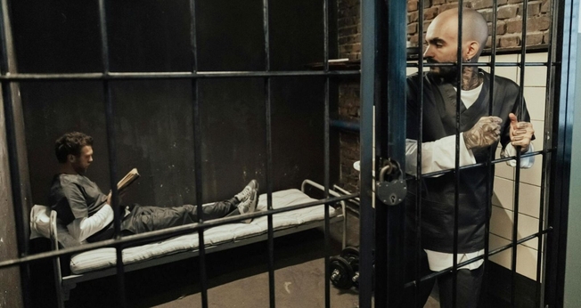 Detentos tem a oportunidade de conhecer Jesus. (Foto: Ilustração/Pexels/Ron Lach)