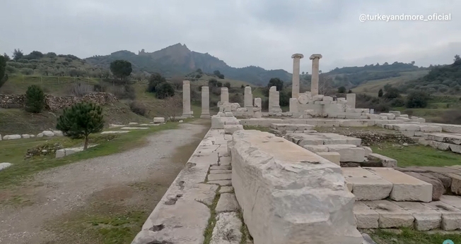 Ruínas da antiga igreja em Sardes. (Captura de tela: YouTube/Turquia para você)