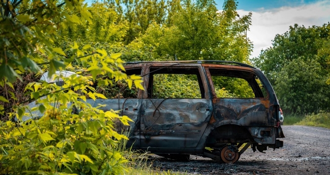 Dez carros foram incendiados após acidente com caminhão de combustível em MG. (Foto ilustrativa: Unsplash/Jakub Nawrot)
