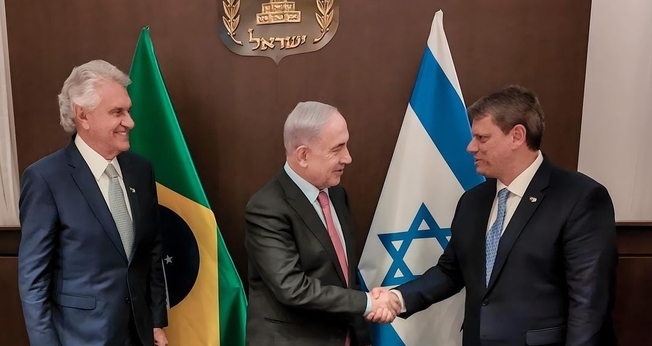 O primeiro-ministro de Israel, Benjamin Netanyahu, recebe Tarcísio de Freitas e Ronaldo Caiado. (Foto: Instagram/Tarcísio de Freitas)