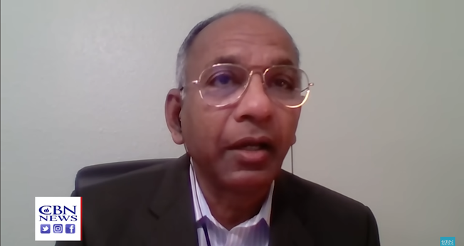 Johnson Varkey foi demitido de universidade nos EUA por ensinar biologia básica. (Foto: Reprodução/YouTube/CBN News).