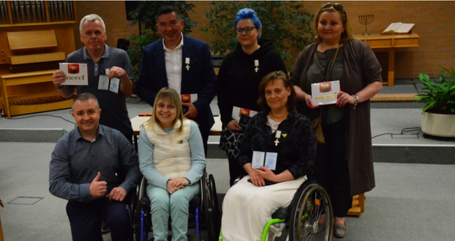 Os premiados receberam a ‘Cruz Branca da Ucrânia’. (Foto: Aliança Evangélica Austríaca).