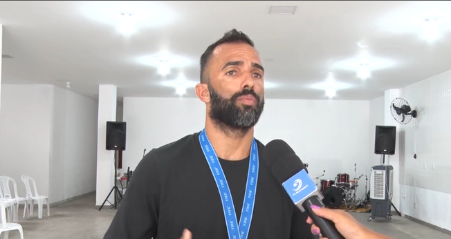 O atleta da Seleção Brasileira de Beach Soccer, Bruno Xavier. (Captura de tela/TV Guarapari)