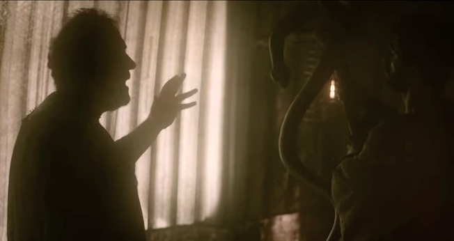 Moisés e a serpente de bronze. (Captura de tela/YouTube/The Chosen Brasil)