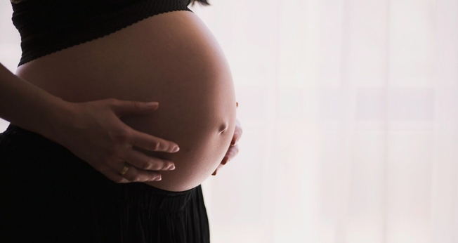 A resolução beneficia a saúde das mães e seus bebês. (Foto: Reprodução/Unsplash/freestocks)