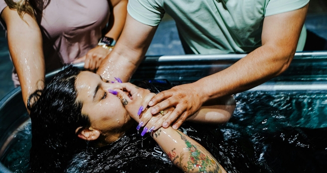 Centenas de estudantes foram batizados na Universidade da Geórgia. (Foto ilustrativa: Unsplash/Josue Michel)