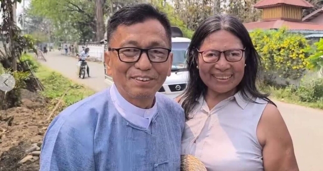 Hkalam Samson e sua esposa. (Foto: Reprodução/Baptist Press)