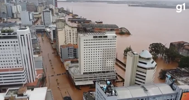 O Rio Guaíba avançou sobre Porto Alegre. (Foto: Reprodução/YouTube/UOL).