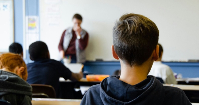 Crianças na sala de aula. (Foto: Reprodução/Unsplash/Taylor Flowe)