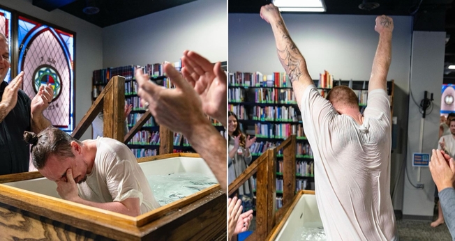 Batismo na prisão. (Foto: Reprodução/Instagram/God Behind Bars)