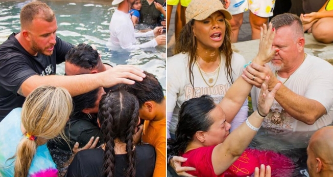 Batismo em uma fonte no Texas. (Foto: Reprodução/Facebook/Jenny Weaver)